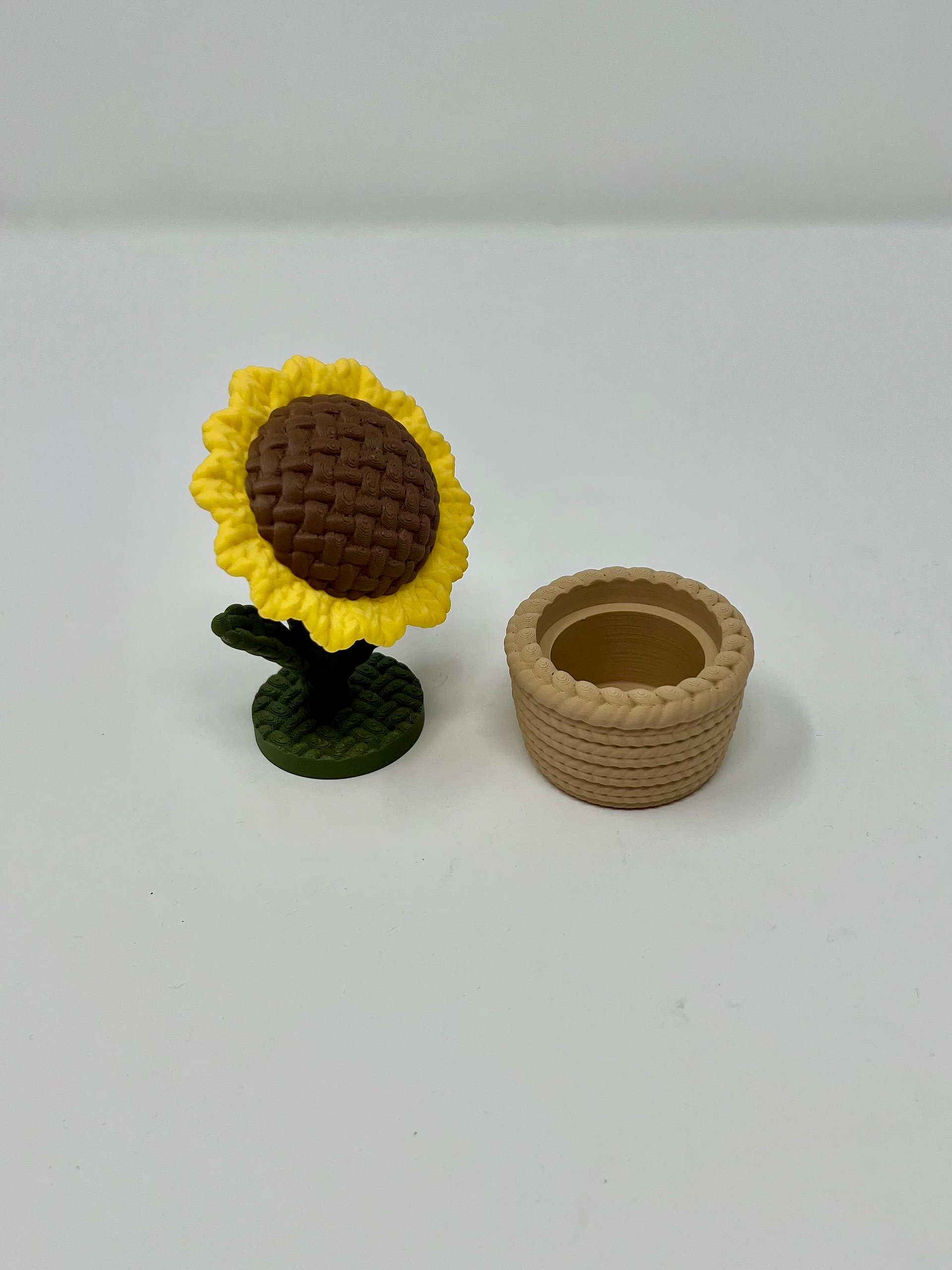 Knitted Sunflower with Storage (small) (3D Printed) product image (3)
