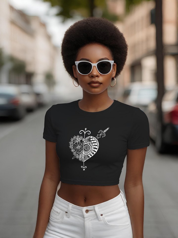 Crop top noir avec le vèvè d’Erzulie Dantor product image (1)
