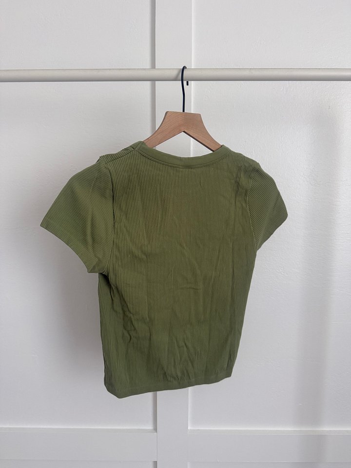 Aritzia Top - Size Large product image (2)