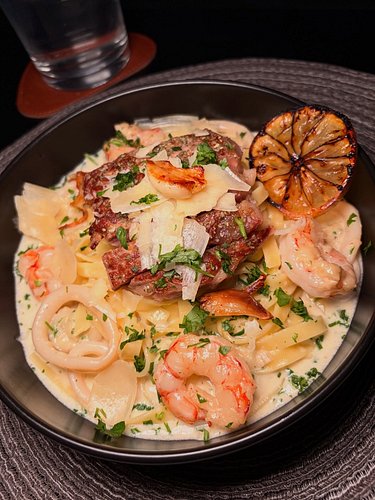 Seafood & steak homemade alfredo 🍝🦐🦑🥩

#alfredo #pasta #seafood #steak #homemade