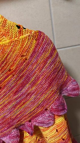 Block a shawl with me! How long do you think it took to knit this? Stay tuned to find out!

#knit #knitting #fiberarts #shawl...