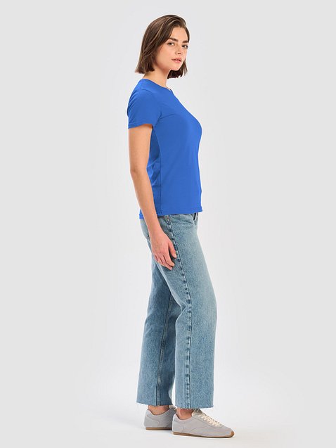 Photo showing Gildan Women's Basic Softstyle T-Shirt