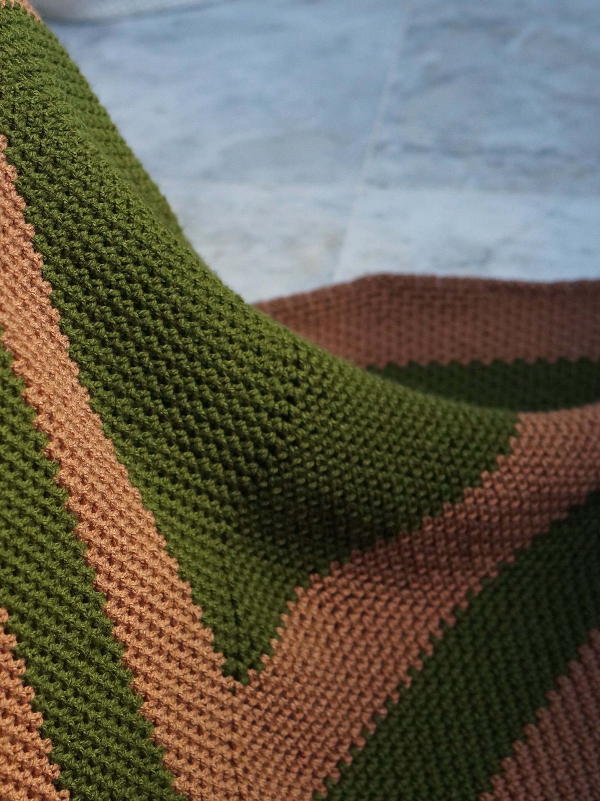 Granny square moss stitch blanket pdf pattern product image (2)