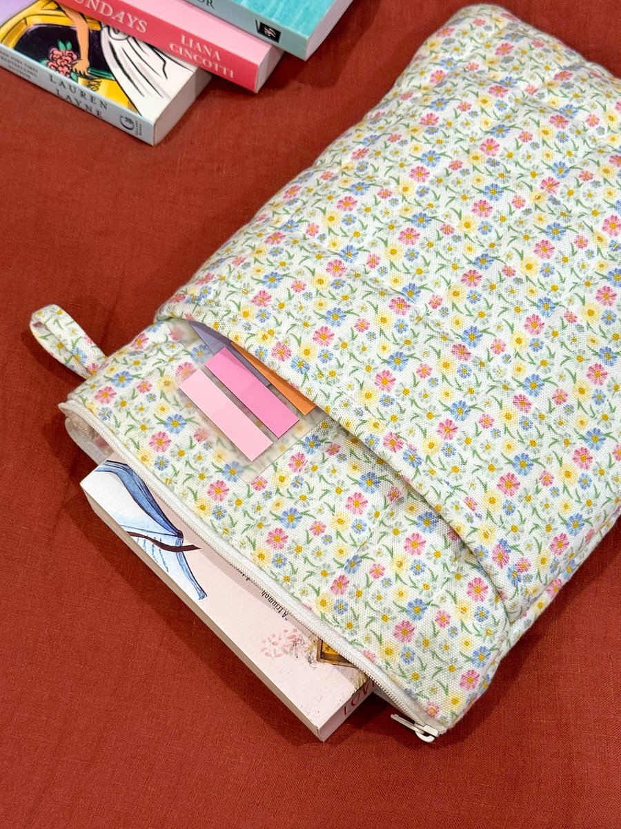 The Faye Booksleeve product image (1)