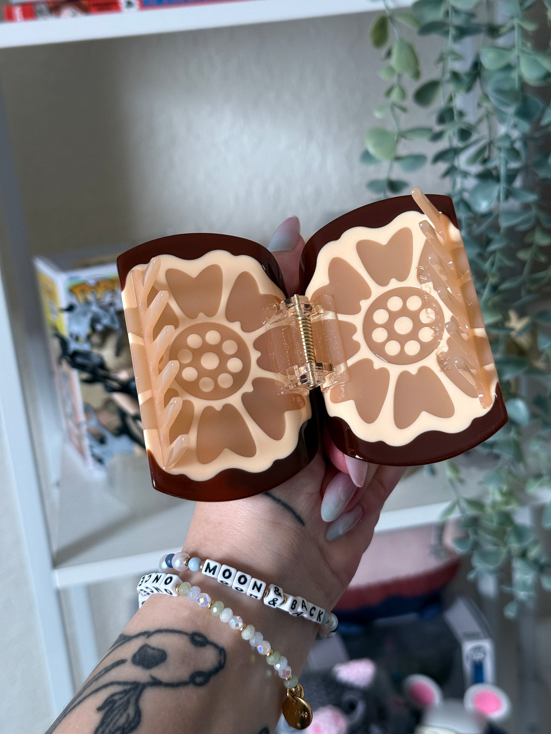 Lotus Tile Hair Claw product image (2)