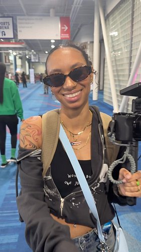 Word on the block is she’s taken though 🫣 #dreamcon #camerawoman #camsosham #fyp