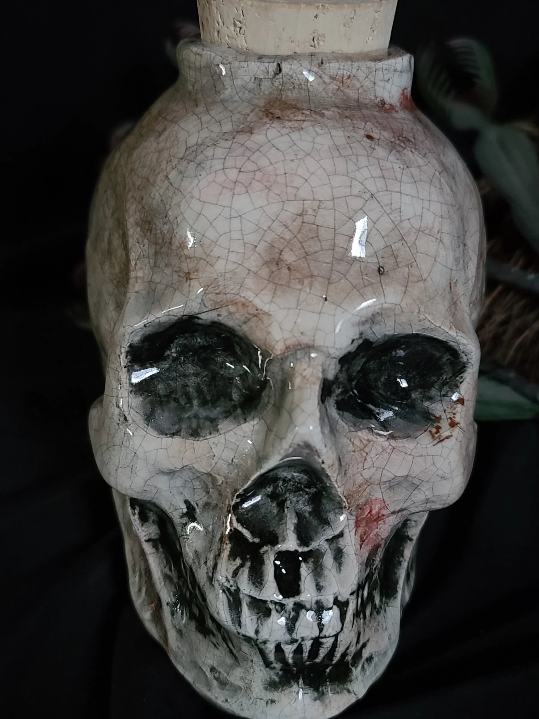 Creepy skull container with cork Bone product image (8)