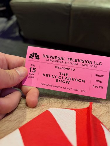 nyc wanted me to stay (i got delayed overnight)!!!
.
.
.
#gay #nyc #kellyclarksonshow #nintendo #timesquare