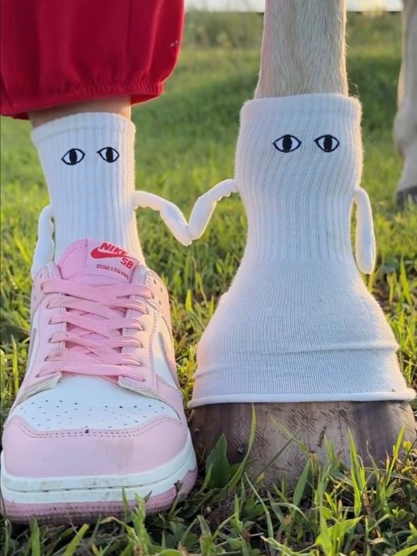 Magnetic Holding Hands Socks product image (2)