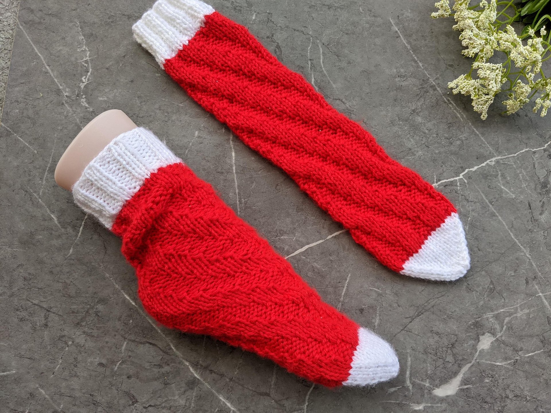Knit Spiral No-Heel Christmas Socks Pattern product image (5)