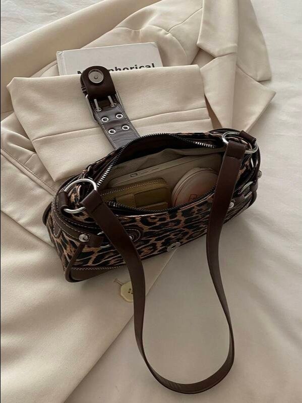 Medium Baguette Bag with Buckle Closure | ADLEST product image (2)