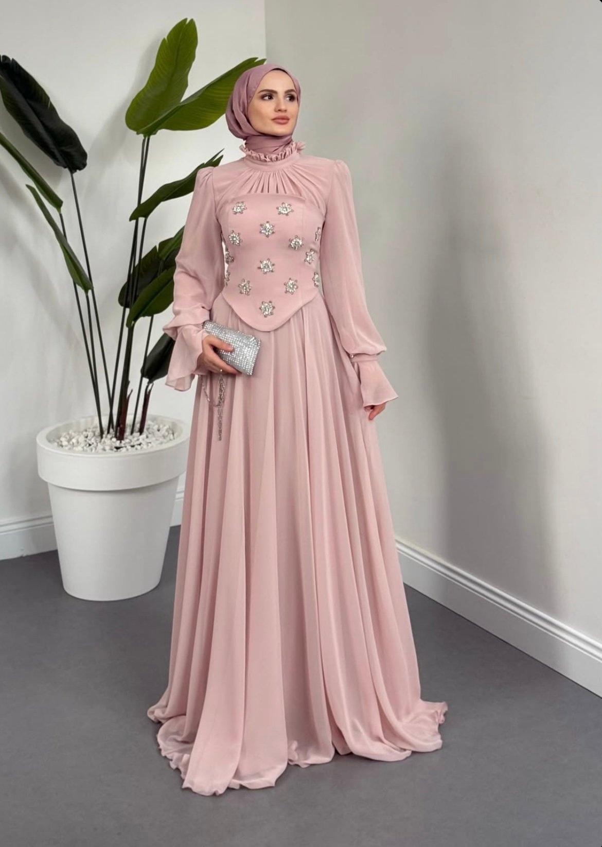 Luxury dress product image (8)