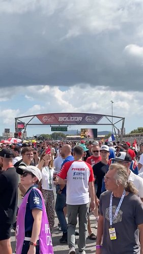 まもなくスタート！いよいよ24時間の戦いが始まります！🔥🏁

🇬🇧

Just moments away from the start of 24 hours of racing! 🔥🏁

🇫🇷

Dans quelques instants, c’...
