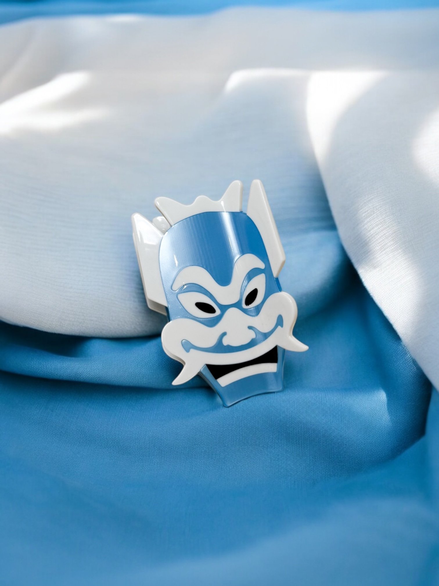 B-GRADE BLUE SPIRIT HAIR CLAW product image (1)