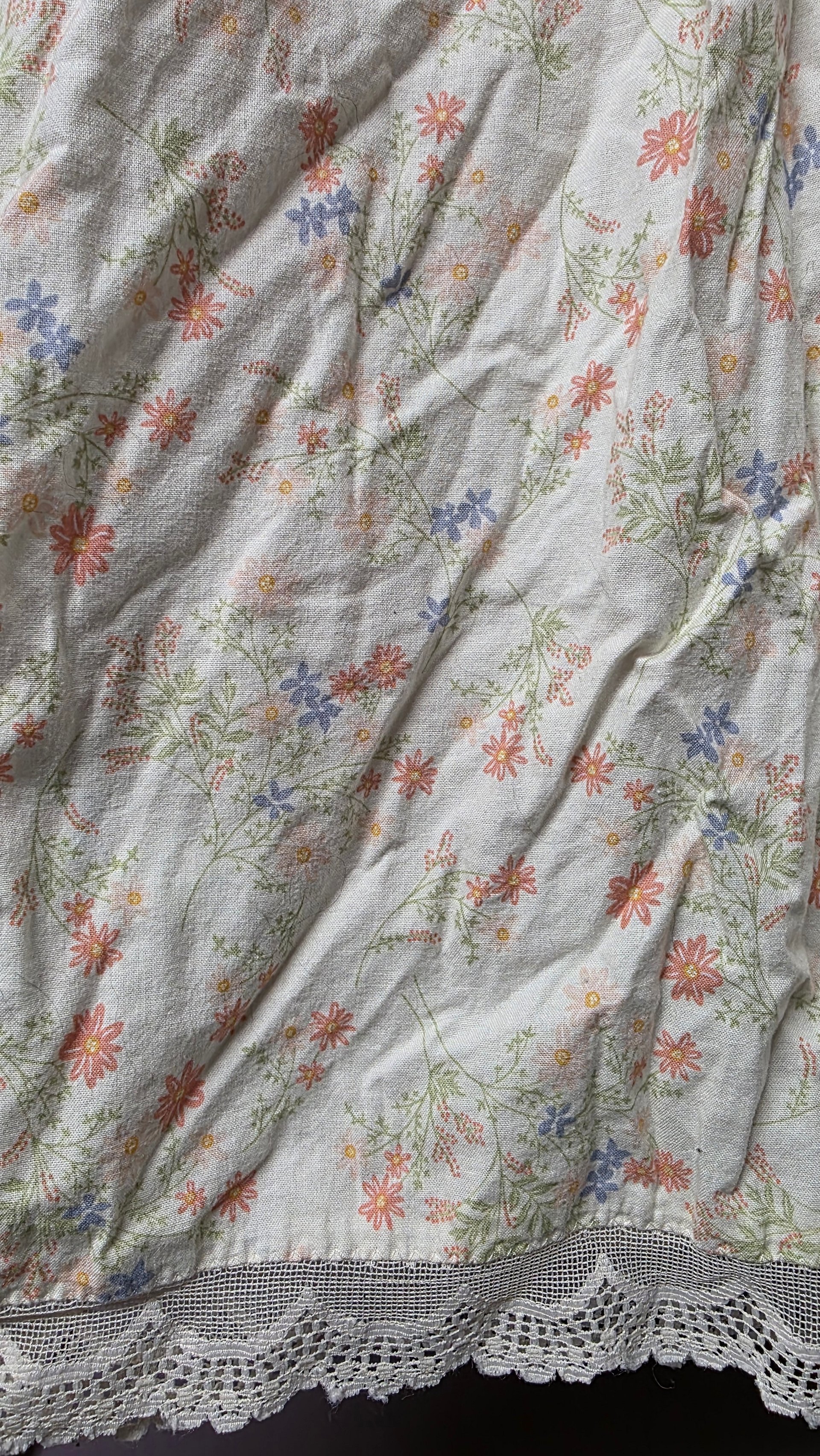 HANDMADE Cream - Size 4 - USED - Flowers & lace dress product image (3)