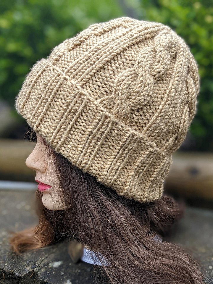 Crème Brûlée Cable Hat Knitting Pattern (Straight Needles) product image (2)