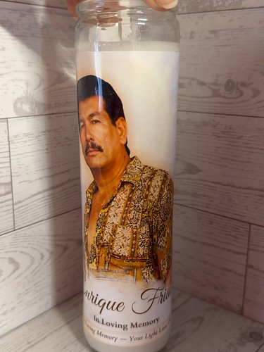 Porque su luz merece seguir brillando.
Mis velas personalizadas Velas Conmemorativas están hechas con amor para honrar la vid...