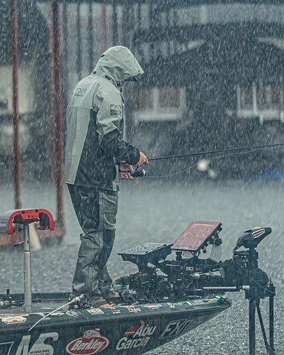 I fish in the rain so no one can see my tears 🥀💔 
#WarDamnEagle

(And because my @fxrprofish keeps me really, really dry)
📸: ...