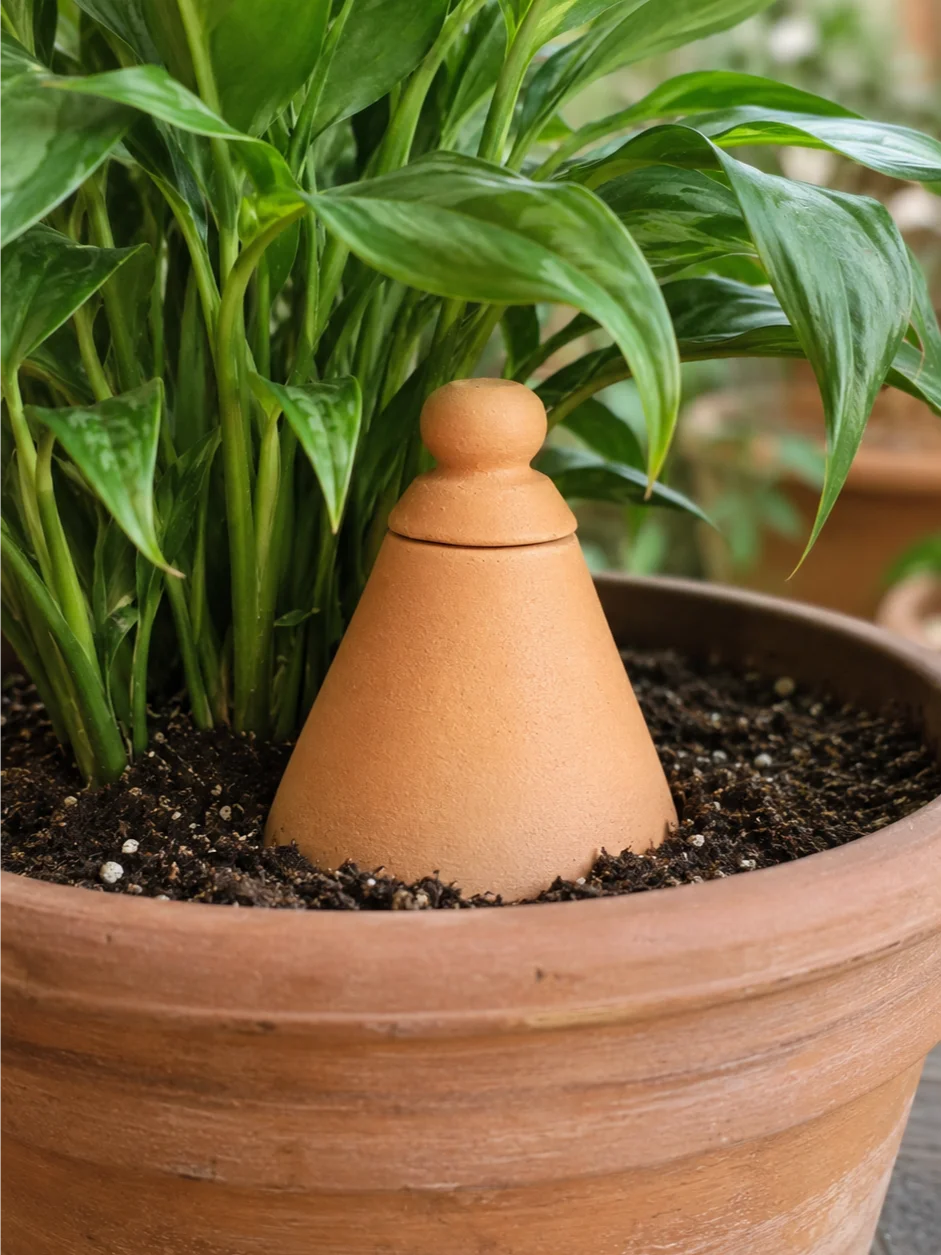 Terracotta Olla Watering Pot, Self Watering Garden Irrigation, Water Saving Olla for Raised Beds, Planters & Gardens (8oz) product image (12)