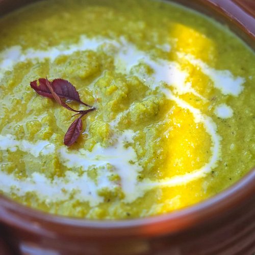 ◆ Cold golden courgette soup ◆

Walking through the forest you really start noticing all the colors of the leafs in sunlight....