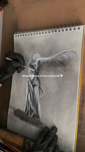 Winged Victory of Samothrace 🪽🤍 

Not my favorite piece but happy to have sat down at the easel today. I was brought to tears...