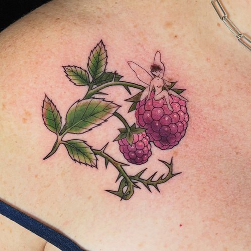 fresh and healed fairies and their berries for @blue_fairy_magic_ 🧚 🍓