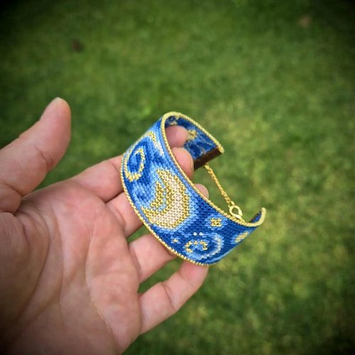 Wear a little piece of art ✨🪡

Inspired by Van Gogh’s Starry Night, this miniature cross stitch bracelet turns swirling skies...