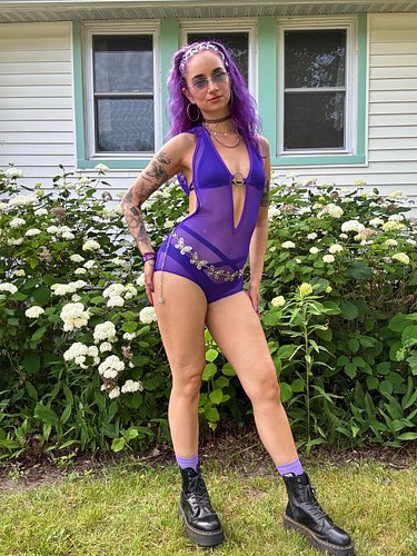 electric forest 2026 🦋⛓️💟🧷✨

purple playsuit + bikini top from @ravewithmigente 

this was by far my most comfortable outfit ...