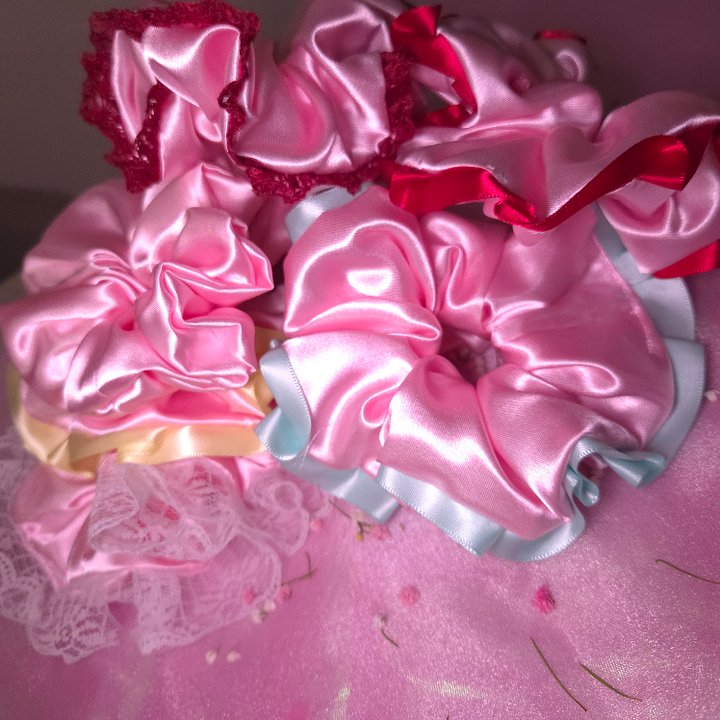 Roselight Scrunchie product image (1)