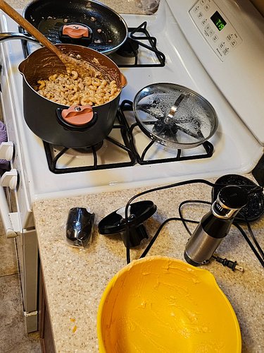 6 Serving Breakfast Mac n Cheese Meal Prep going in the freezer!!