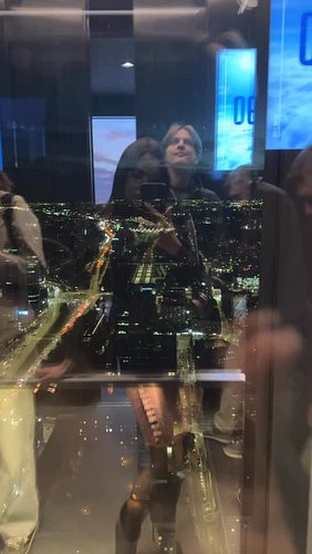 53 этажа за 35 секунд ! 

53 floors in just 35 seconds! My ears popped on the way down.

#traveling #motivation #vacation #mo...
