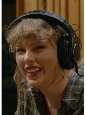 First Time Listing To Folklore The Long Pond Studio Sessions  #taylorswift #swiftie #folklore #disney #fyp 