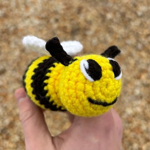Spring is around the corner, and Ben Bee is buzzing with excitement! 🐝 You can get the Free Pattern, a freebee (pun intended)...