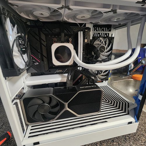 Was upset about the white water cooler but I'm a HUGE fan now!!!

New PC looking fresh 🥵🥵🥵