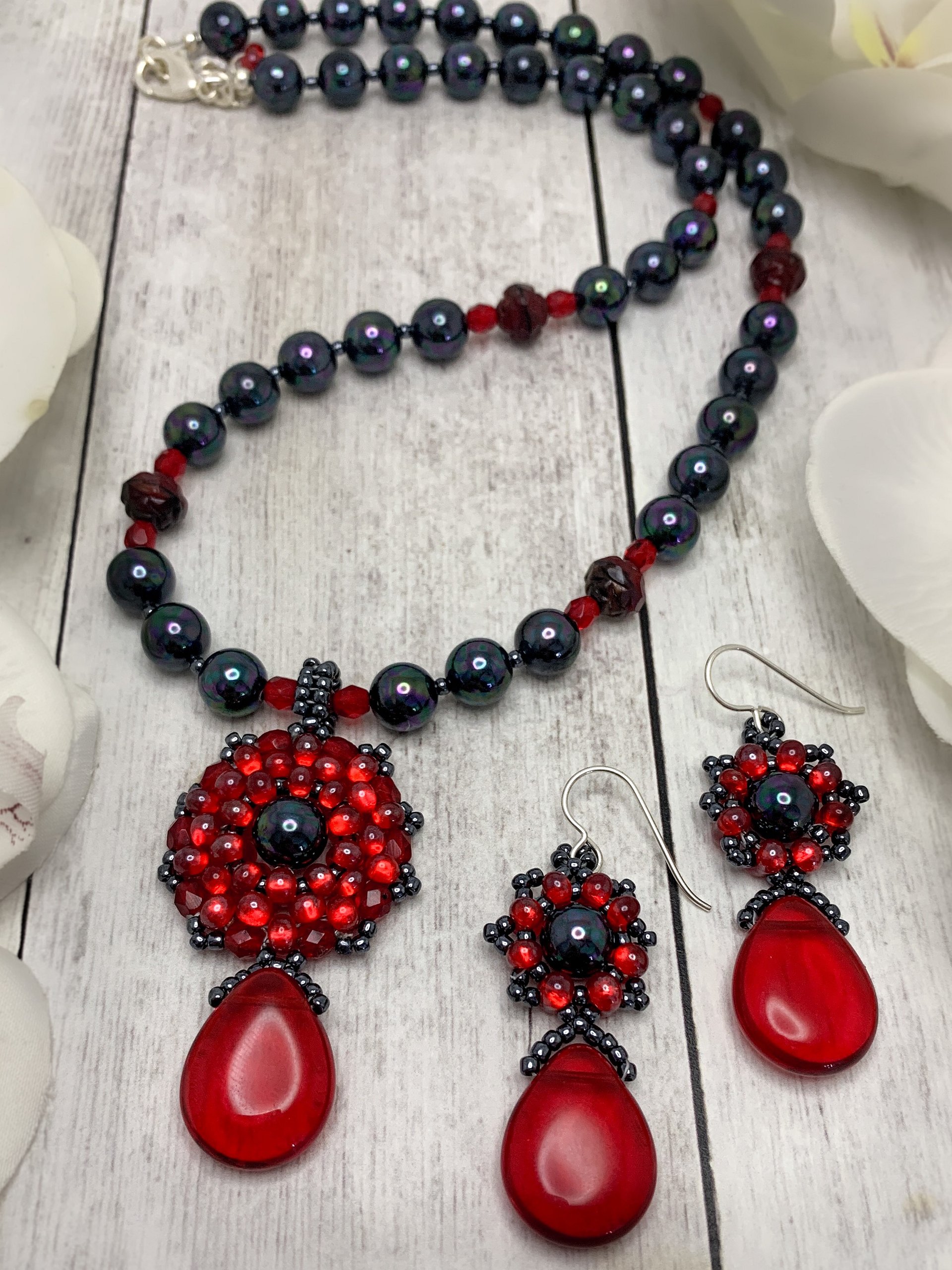 Majesty Beaded Necklace and Earrings Set - Red, Black product image (3)