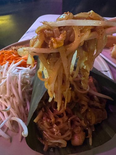 I am usually the pickiest guy about pad thai, half the places fail me on the bean sprouts alone. So trust me when I say this ...