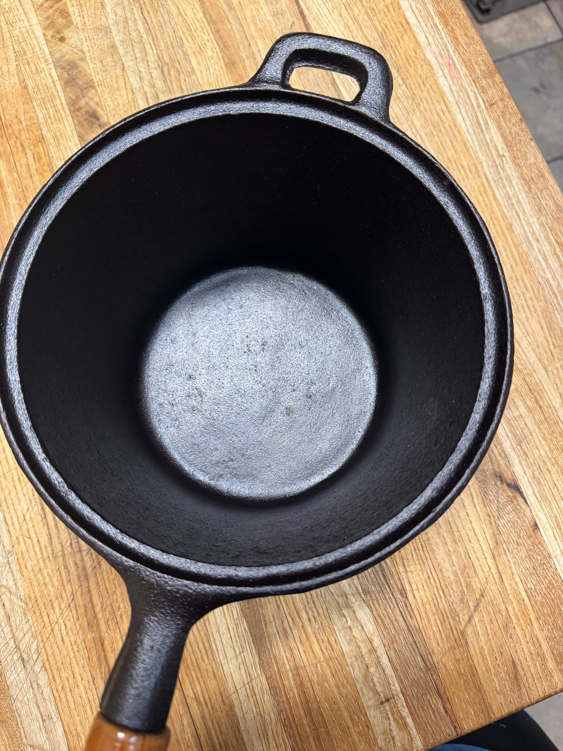 Vintage Made in Taiwan 3-Quart Cast Iron Sauce Pot product image (3)