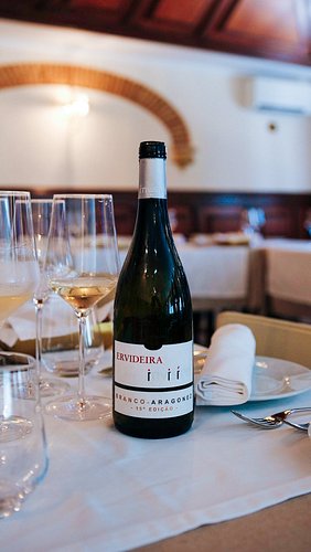 Today, @adega_ervideira celebrates 15 years of Invisível, this iconic Aragonez white wine made from red grapes, the Alentejo ...