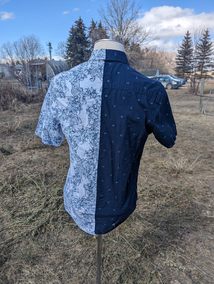 tigers and aliens split shirt ( X of 2) product image (2)