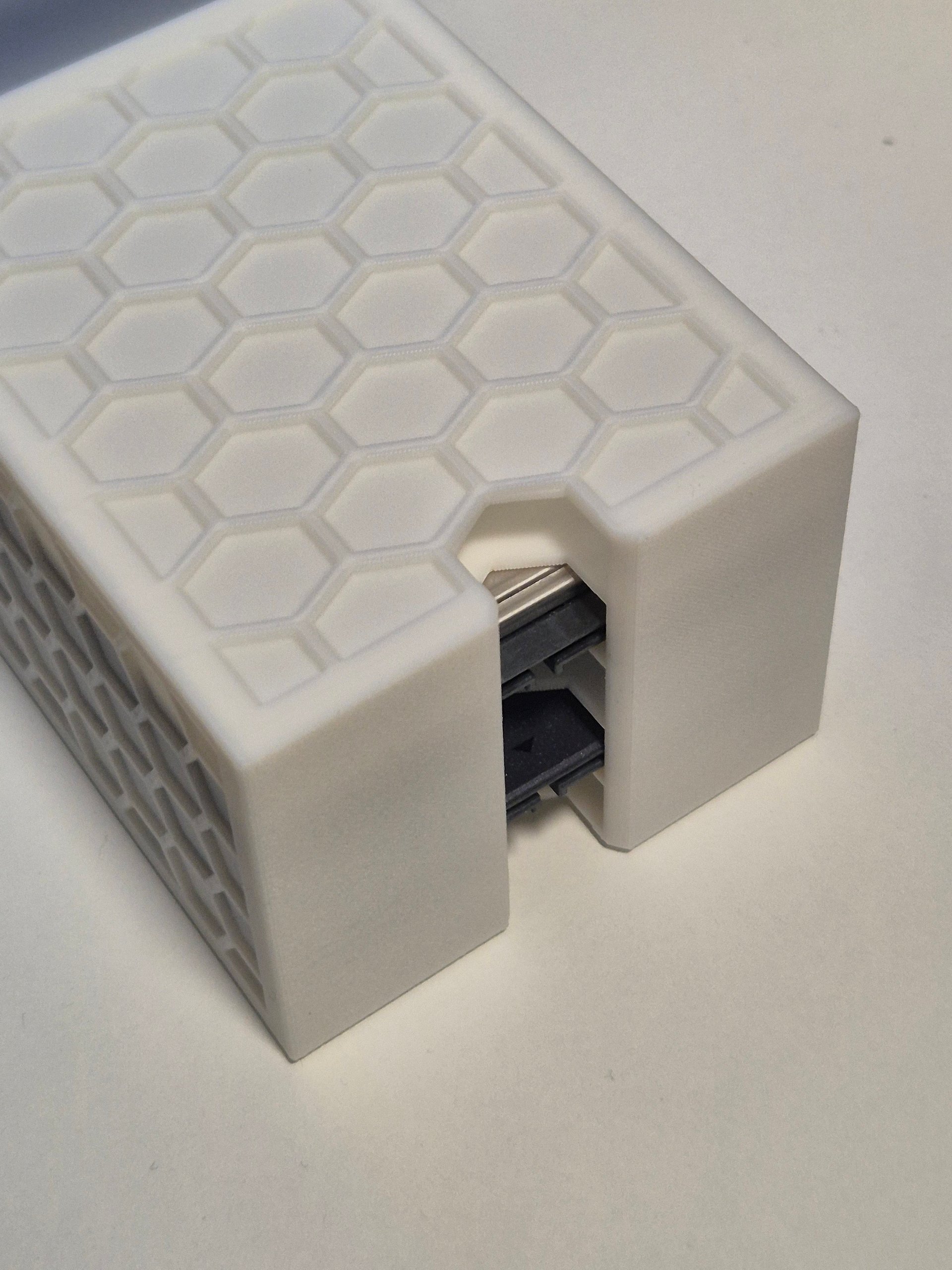 2.5" HDD/SSD Storage Box product image (2)