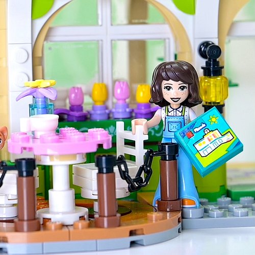 Nice quiet spot to do some building and sipping (is that a thing if not it should be)

Have you made a city-style @lego minid...