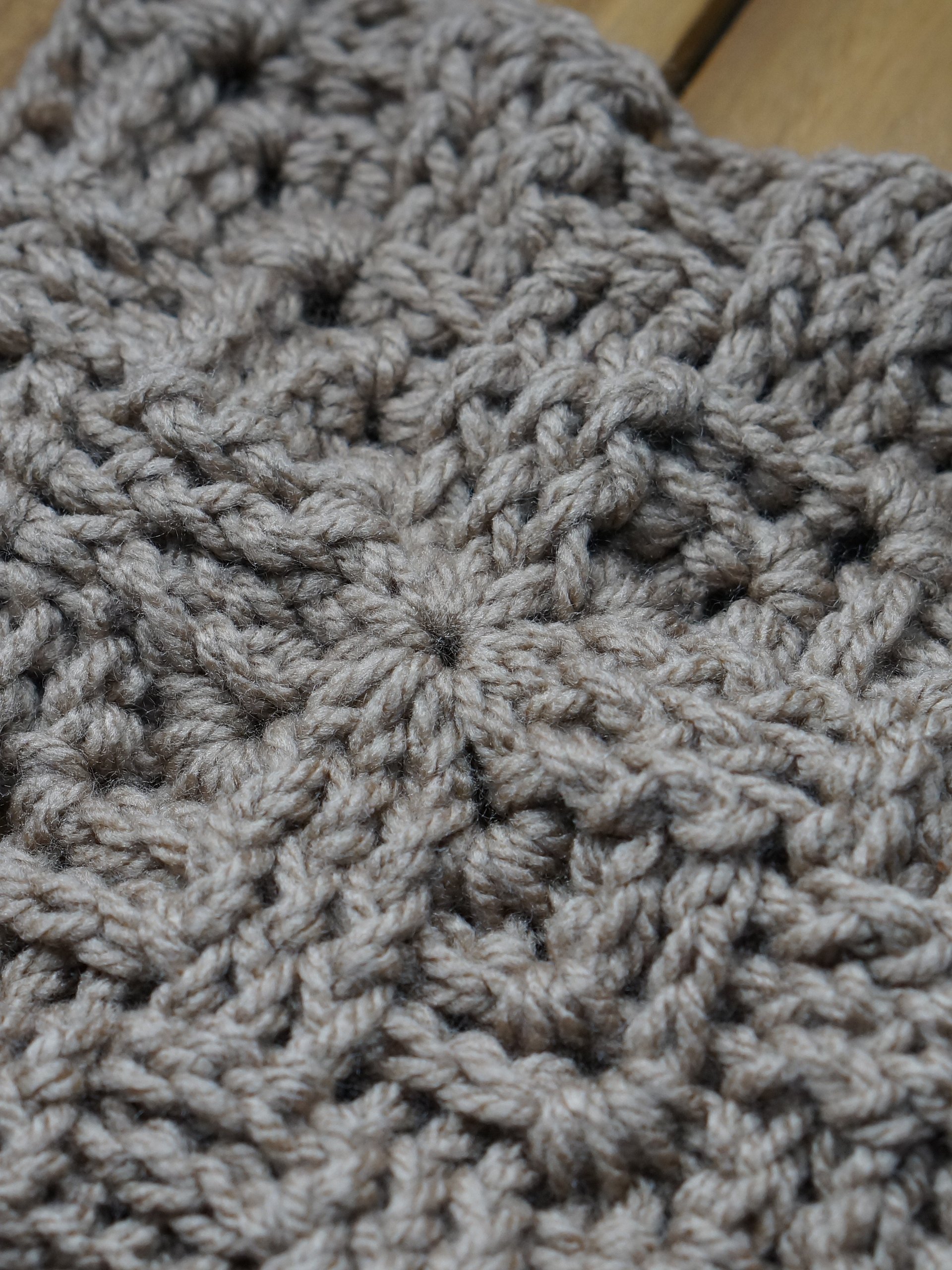 Basket weave granny square pdf pattern product image (1)