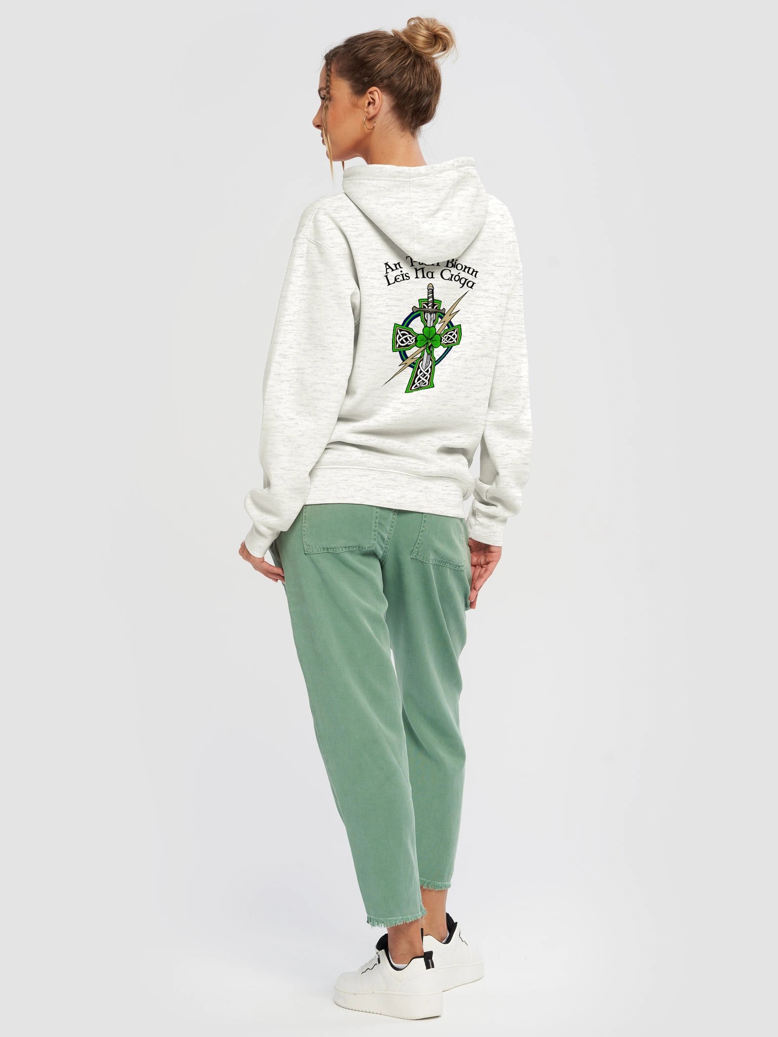 An T-ádh Bíonn Leis Na Cróga Hoodie product image (6)