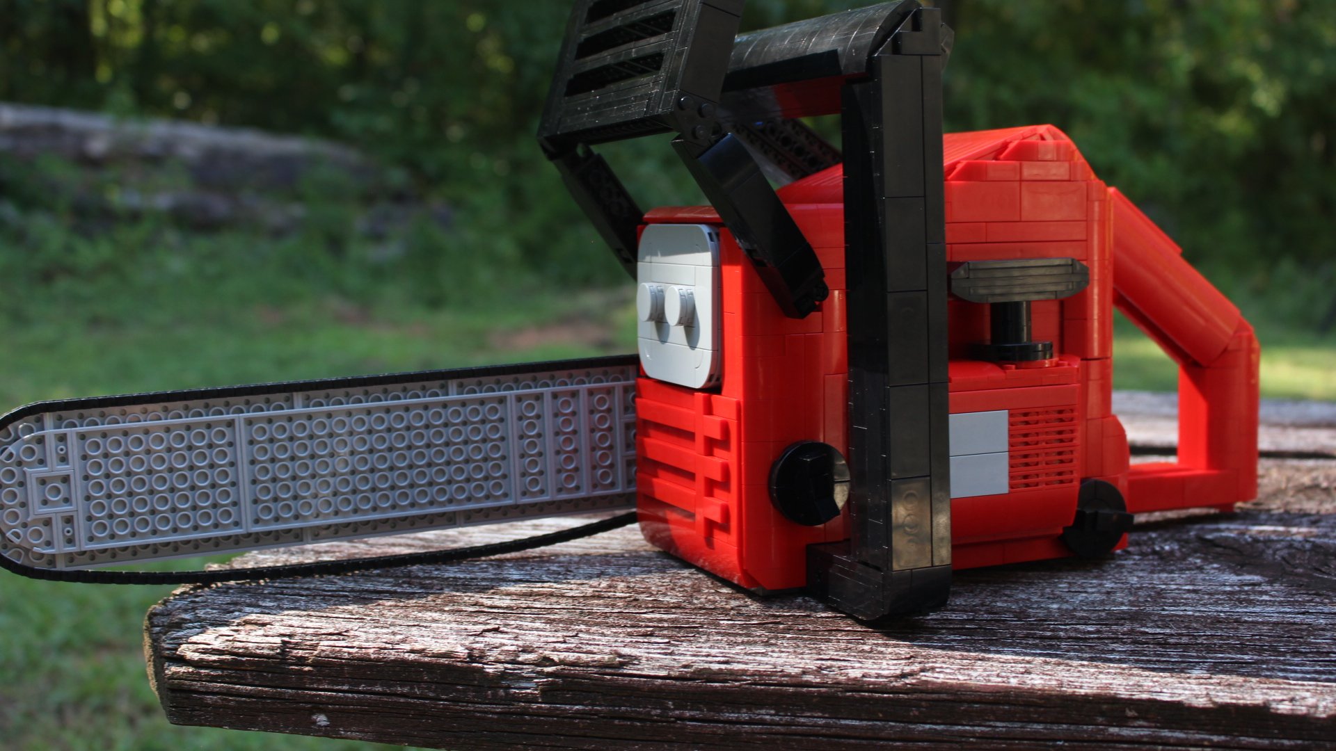 Vacuum-Powered Chainsaw MOC Instructions product image (2)