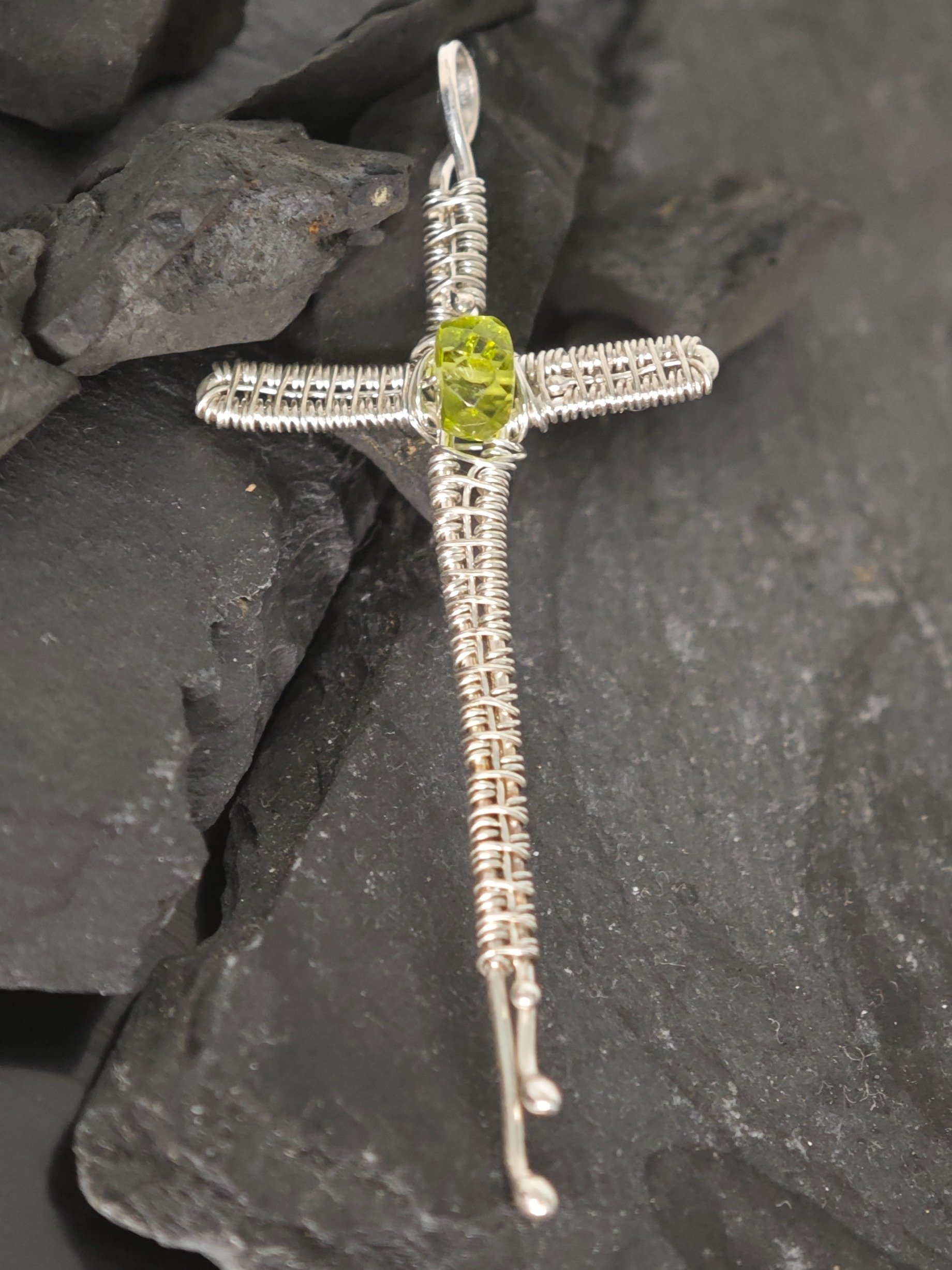 Weaved peridot cross product image (6)