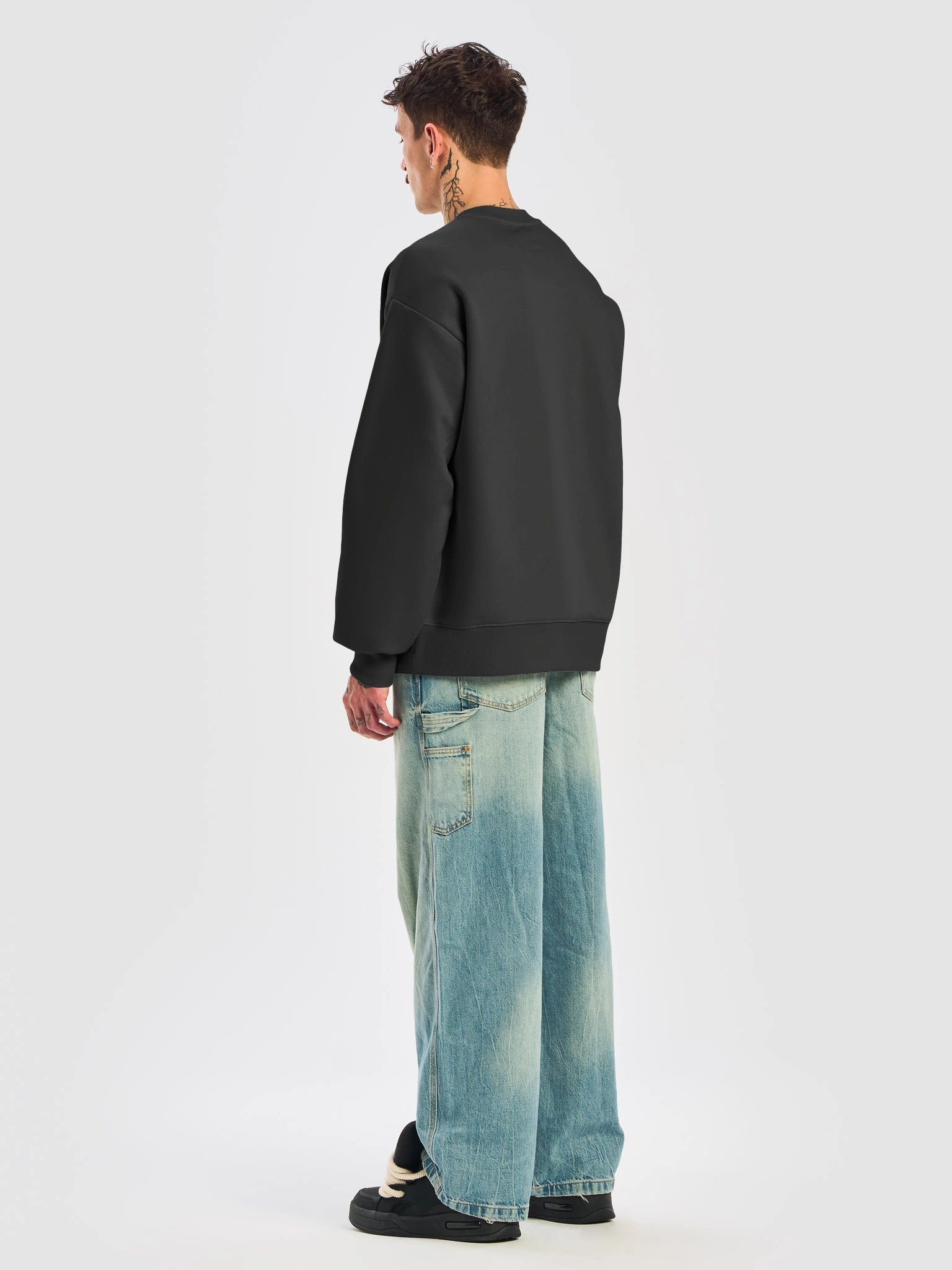 building* — heavy crewneck product image (7)