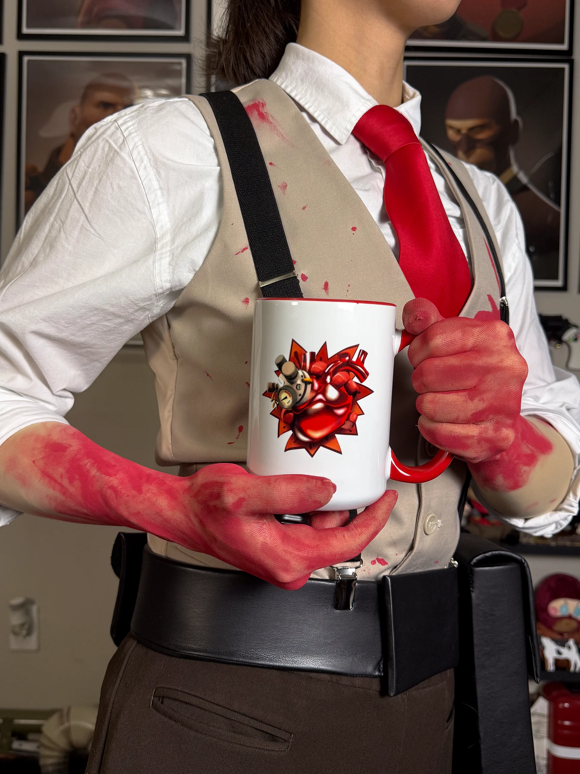 Team Fortress 2 Über Heart Mug + BTS Discord Pass! product image (5)