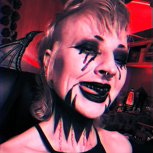 Chomp 
.
.
.
.
#makeup #makeupartist #altmakeup #halloweenmakeup #horrormakeup
