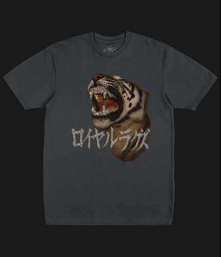 ロイヤルラグズ

MEET TOKYO APEX—A STATEMENT PIECE WHERE STREET LUXURY BARES ITS TEETH. THE CENTERPIECE IS A HIGH-FIDELITY TIGER MID-...