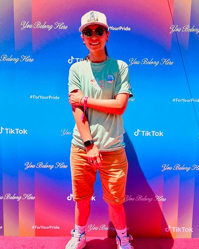 Went home for the weekend on a business trip. Business and pleasure in LA is always fun! #ForYourPride🏳️‍🌈 . 
.
.
.
#NicolleV...